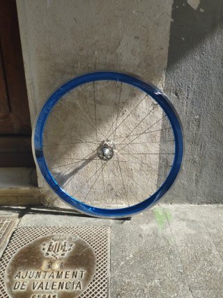 Llanta de bicicleta 700 azul