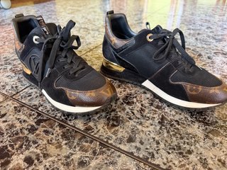 Zapatillas Louis Vuitton Run Away Monogram