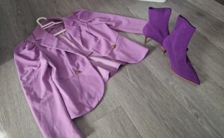 Traje Morado Mujery botones morado