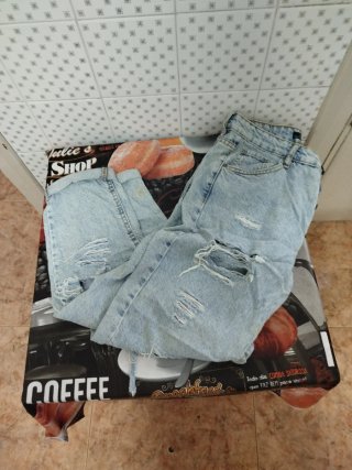 Pantalones vaqueros rotos azules talla M inside