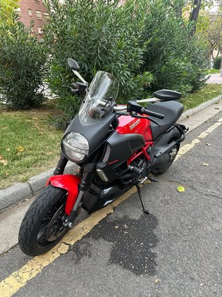 Ducati Diavel Negra y Roja
