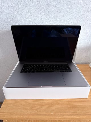 MacBook Pro 16 (2019) i7 16GB 500GB SSD touch bar