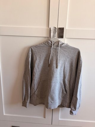 Sudadera Gris con Capucha