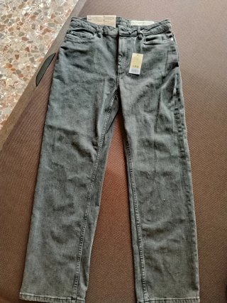 Pantalón vaquero gris. Sin estrenar.