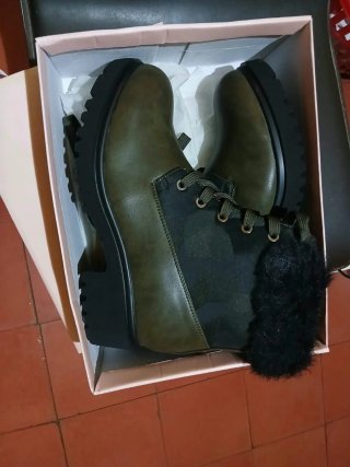 Botas verdes sin estrenar