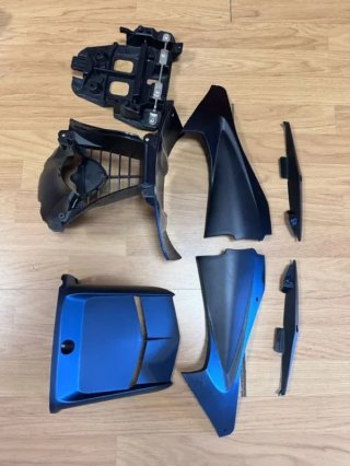Varias piezas de carenado Yamaha R6 2006-2007