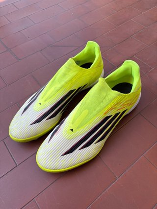 Scarpe da calcio Adidas bianche e gialle