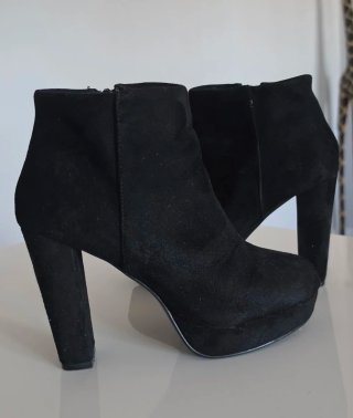 Botines de tacón negros