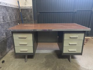 Mesa de despacho retro industrial