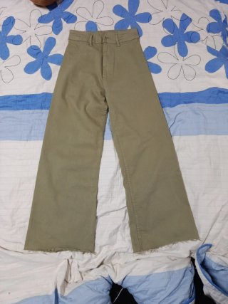 Pantalones anchos verde oliva