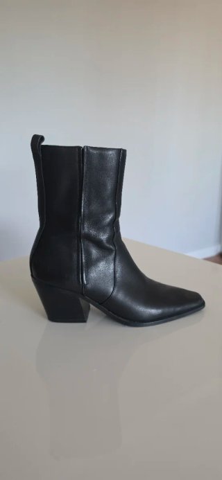 Botines negros de tacón