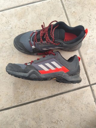 Zapatillas Adidas Terrex Gris y Rojo