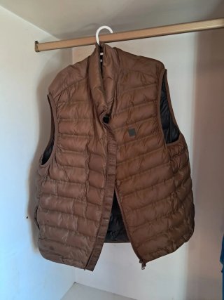 Chaleco acolchado marrón marca Pedro del Hierro