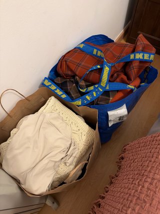 Lote de 2 bolsas de ropa talla S y zapatos 37.