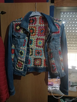 Chaqueta Vaquera con Detalles de Crochet