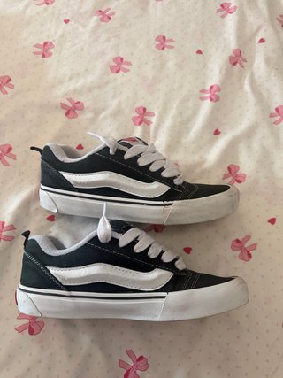 Zapatillas Vans Negras y Blancas