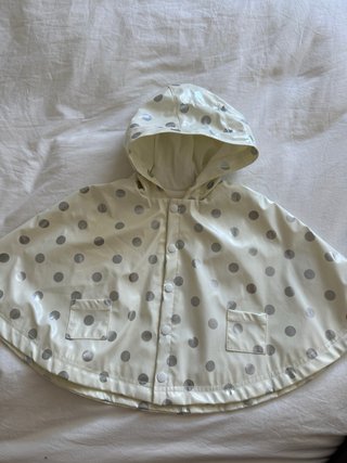 Capa Impermeable con Lunares