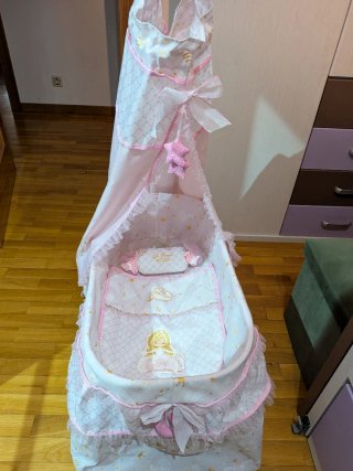 Cuna-moisés con dosel María De Cuevas reborn