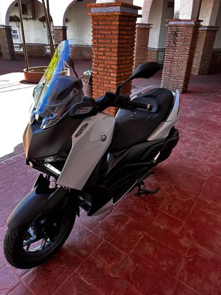 Yamaha Xmax 300 como nueva