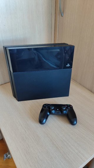 PS4 (PlayStation 4) Negra + Mando
