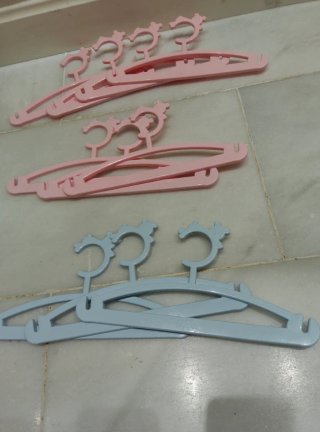 Perchas infantiles rosas y azules