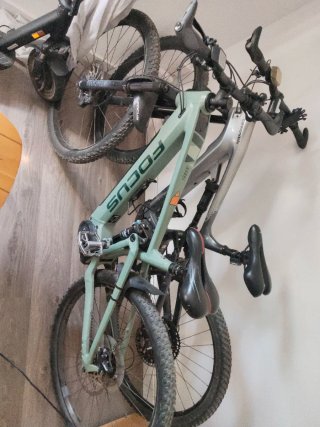 2 Bicicletas Eléctricas 1 CANNONDALE  2 FOCUS THRO