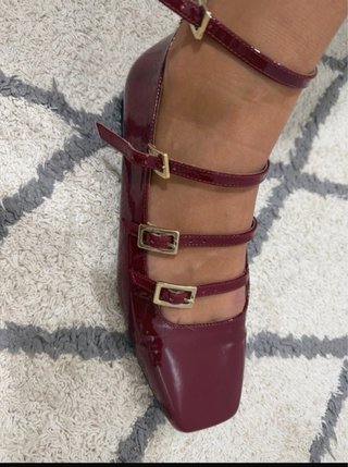 Merceditas rojas con tiras y hebillas