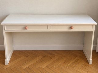 Mesa de escritorio blanca