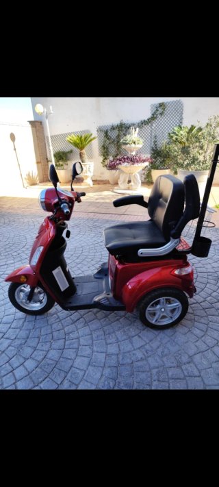 Moto Eléctrica Veleco de 3 Ruedas