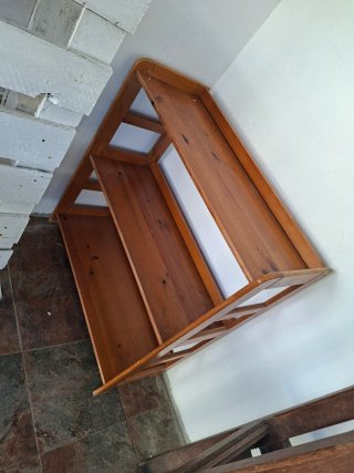 Estantería de madera