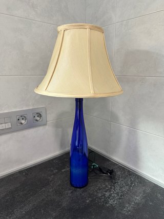 Lámpara artesanal de cristal y tela