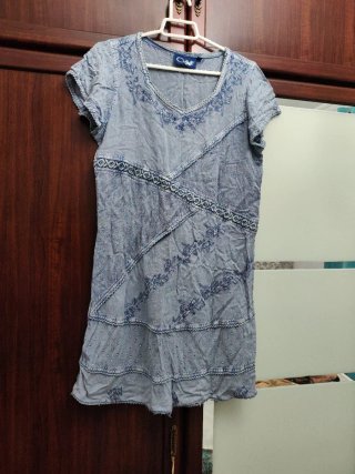 Vestido azul con bordados