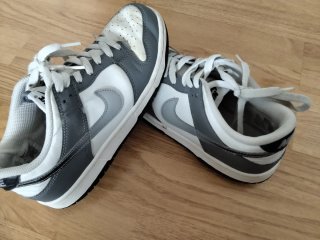 Zapatillas Nike Blancas y Grises