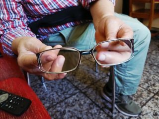 Gafas Versace con apliques de piedras con estuche