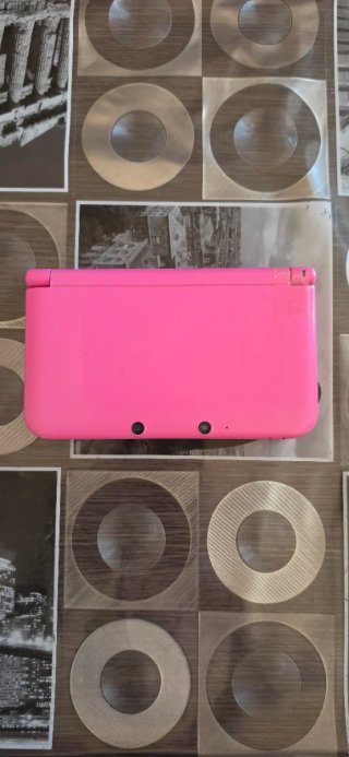 Nintendo 3DS XL con bisagra difettosa
