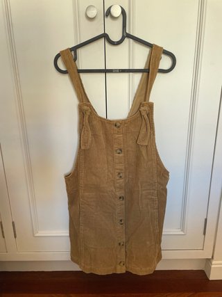 Vestido peto pana Pull & Bear marrón con etiqueta
