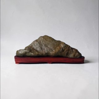 Suiseki de Montaña con daiza de palisandro