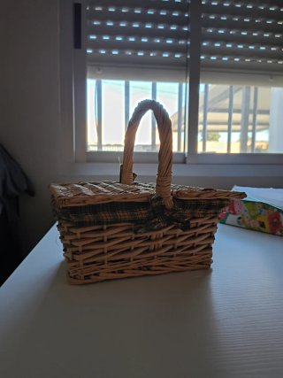 Cesta de Mimbre con Tapa