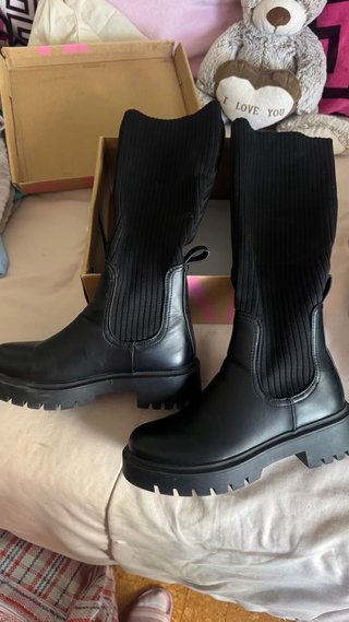 Botas altas polipiel y media negra