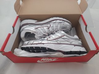 Zapatillas Nike P-6000 Mujer Plata/Rojo Nuevas