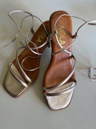 Sandalias doradas Kaola