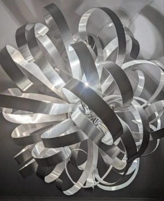 Lámpara de diseño metálica en aluminio