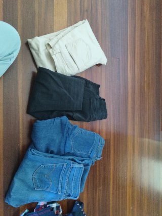 Lote de 4 pantalones: 3de only y uno de levis