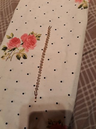 Pulsera dorada con circonitas