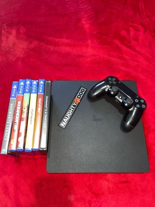 PS4 (PlayStation 4) con mando y 6 juegos