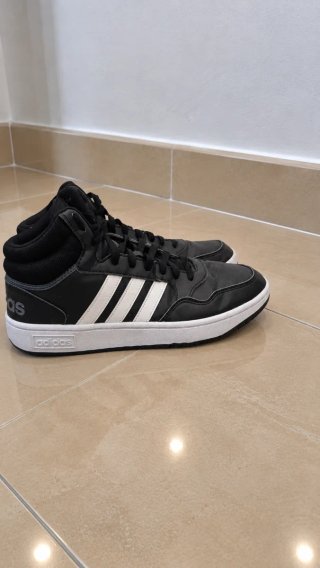 Adidas Hoops 3.0 Mid Negras Rayas Blancas