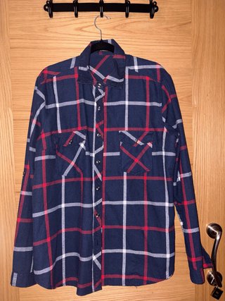 Camisa de cuadros azul y roja