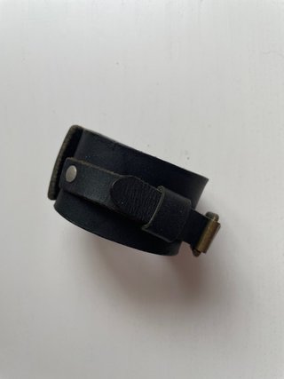Pulsera de cuero negra
