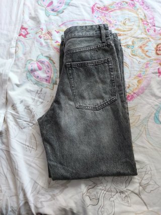 Pantalón vaquero Bershka gris