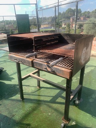 Barbacoa grande hierro con ruedas